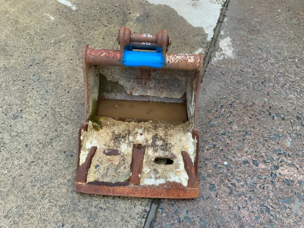 18" MINI DIGGER BUCKET....30mm PINS.......30317 - Image 4