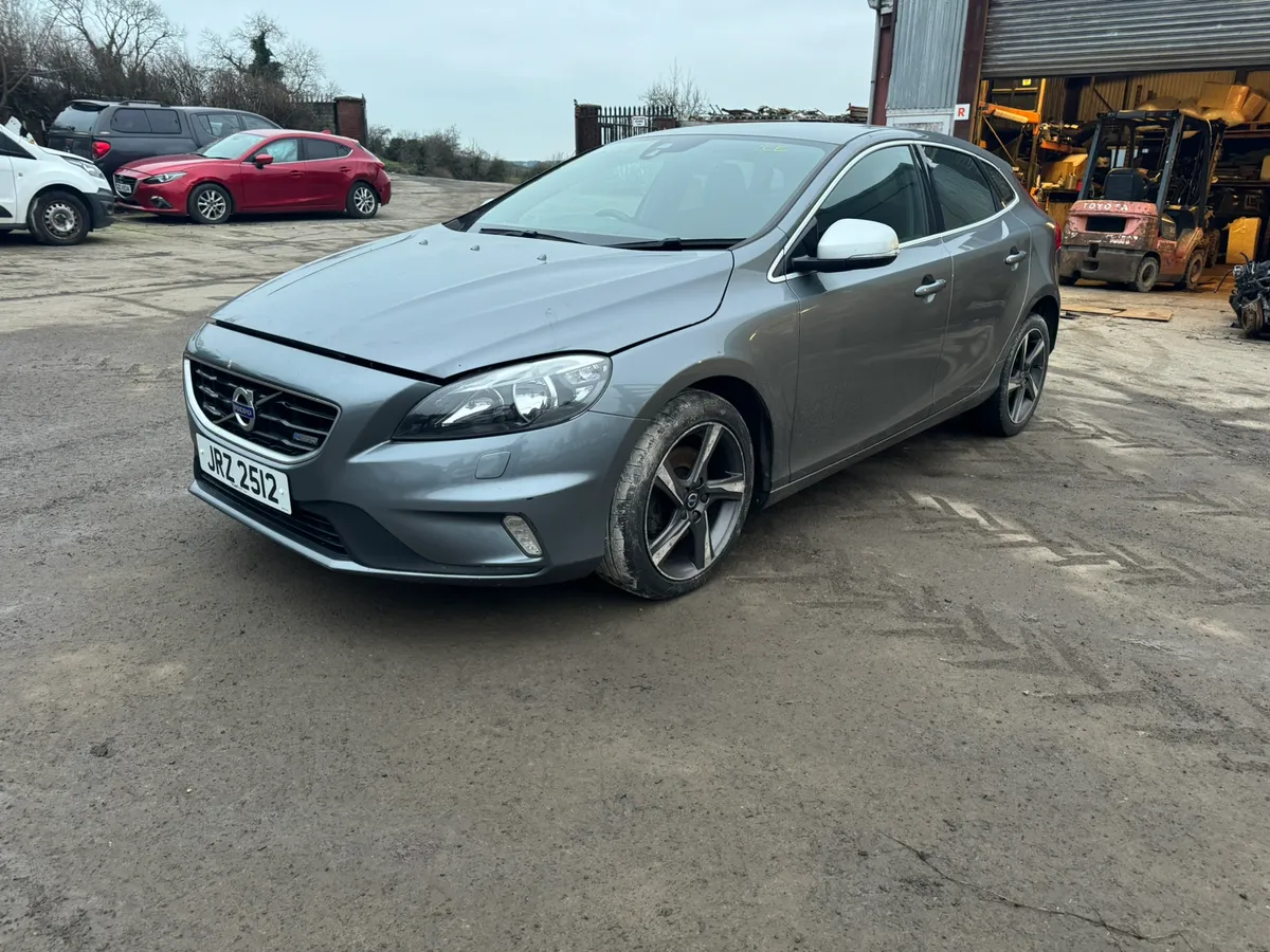 BREAKING 2015 VOLVO V40 1.6 R-DESIGN - Image 2