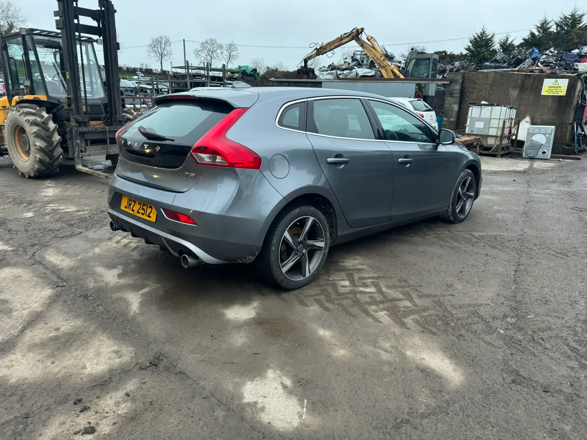 BREAKING 2015 VOLVO V40 1.6 R-DESIGN - Image 4