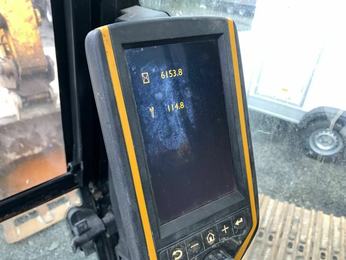 2018 JCB JS 131 LC + Excavator - Image 4
