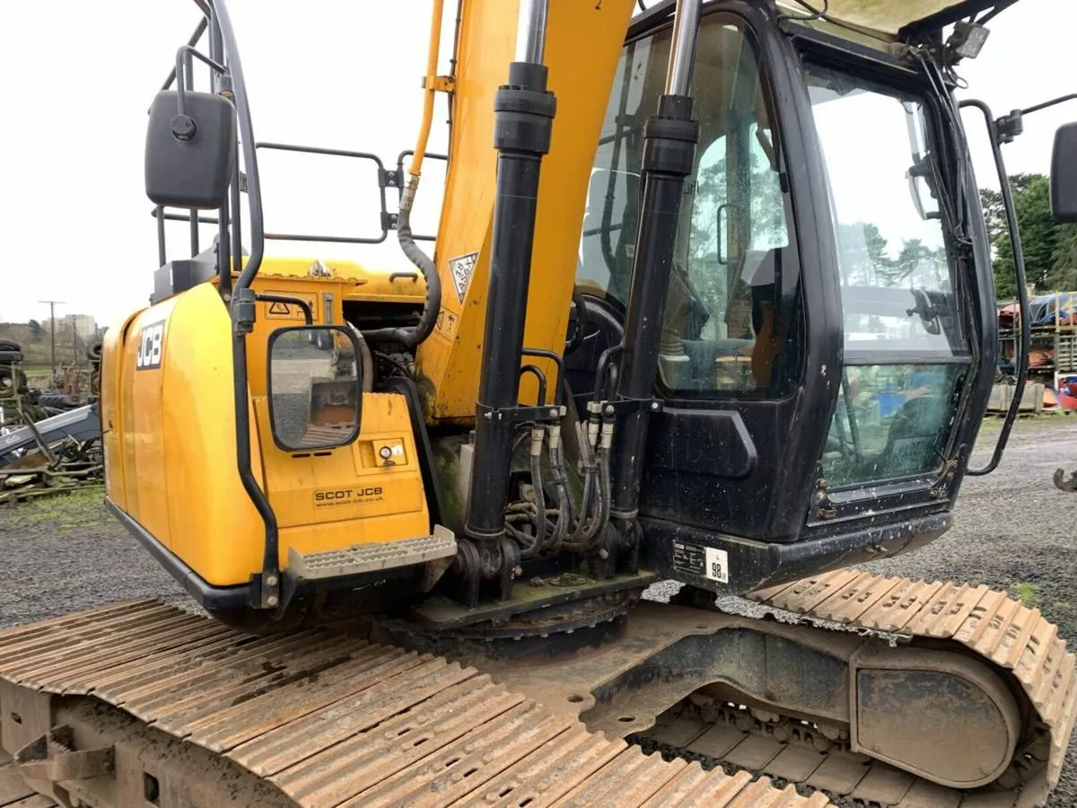 2018 JCB JS 131 LC + Excavator - Image 3