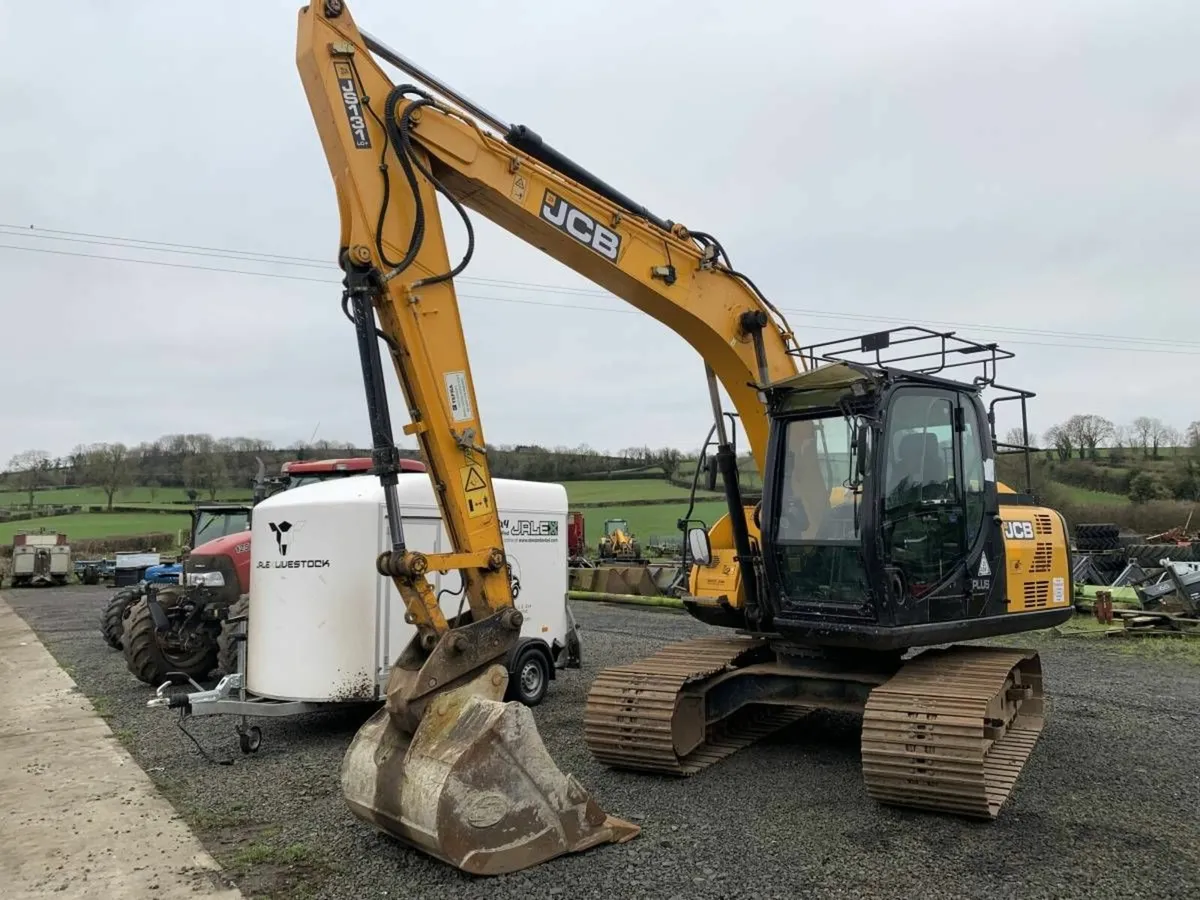 2018 JCB JS 131 LC + Excavator