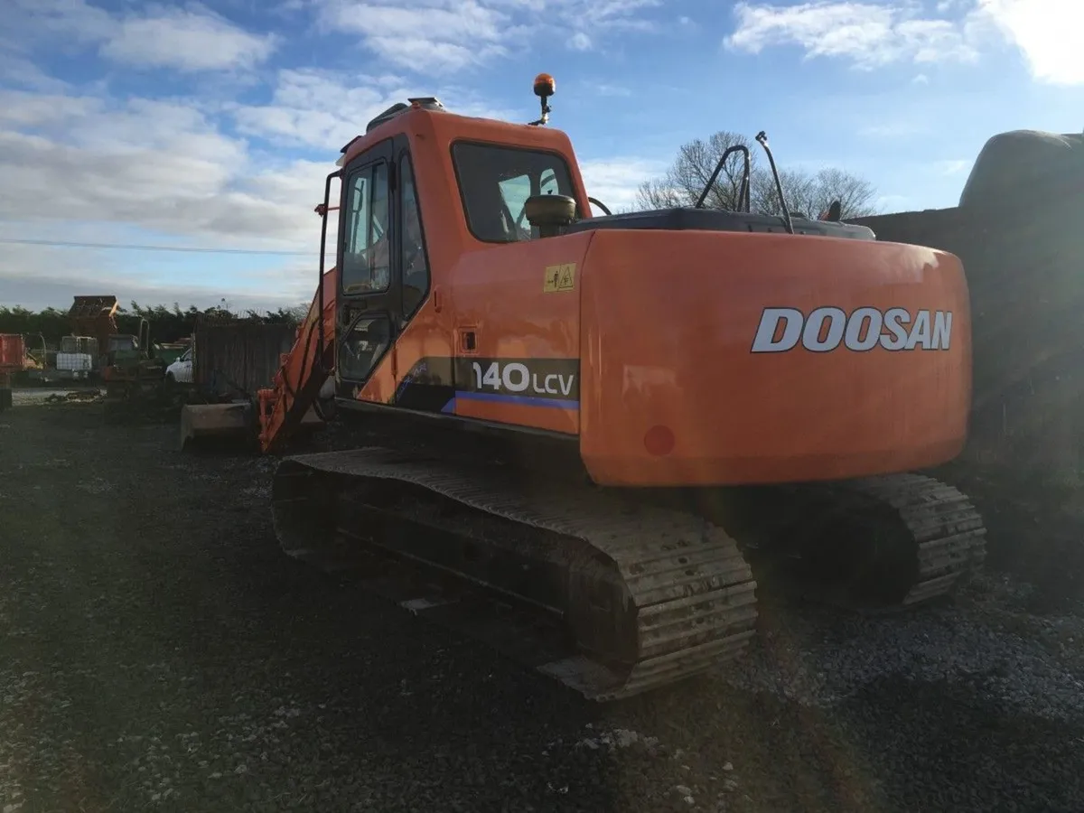 Doosan 140 LCV Excavator - Image 1