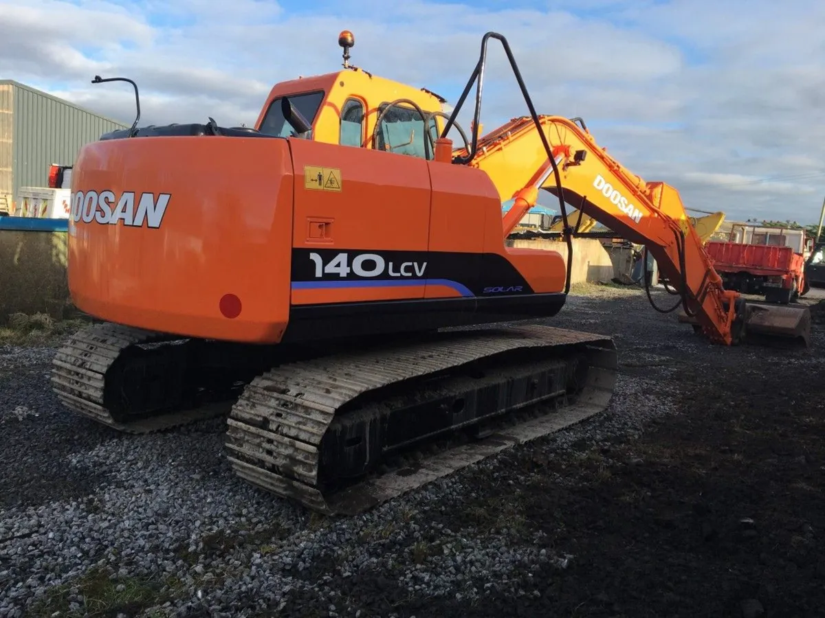 Doosan 140 LCV Excavator - Image 2