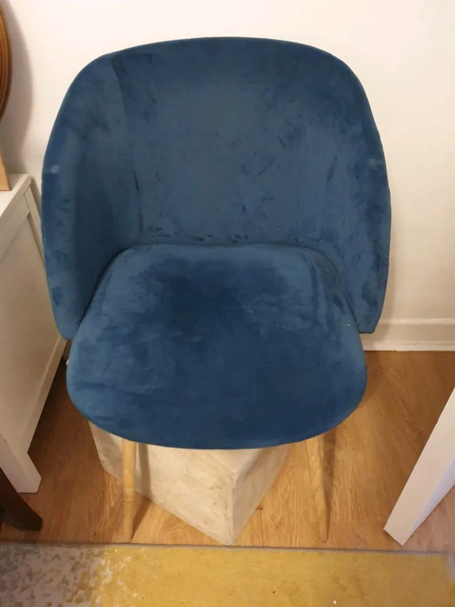 Blue velvet online chair kmart