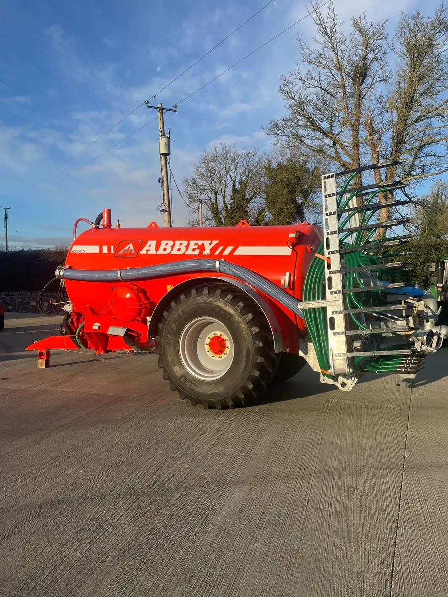 ABBEY 2250 Tank & Trailing Shoe - Image 1