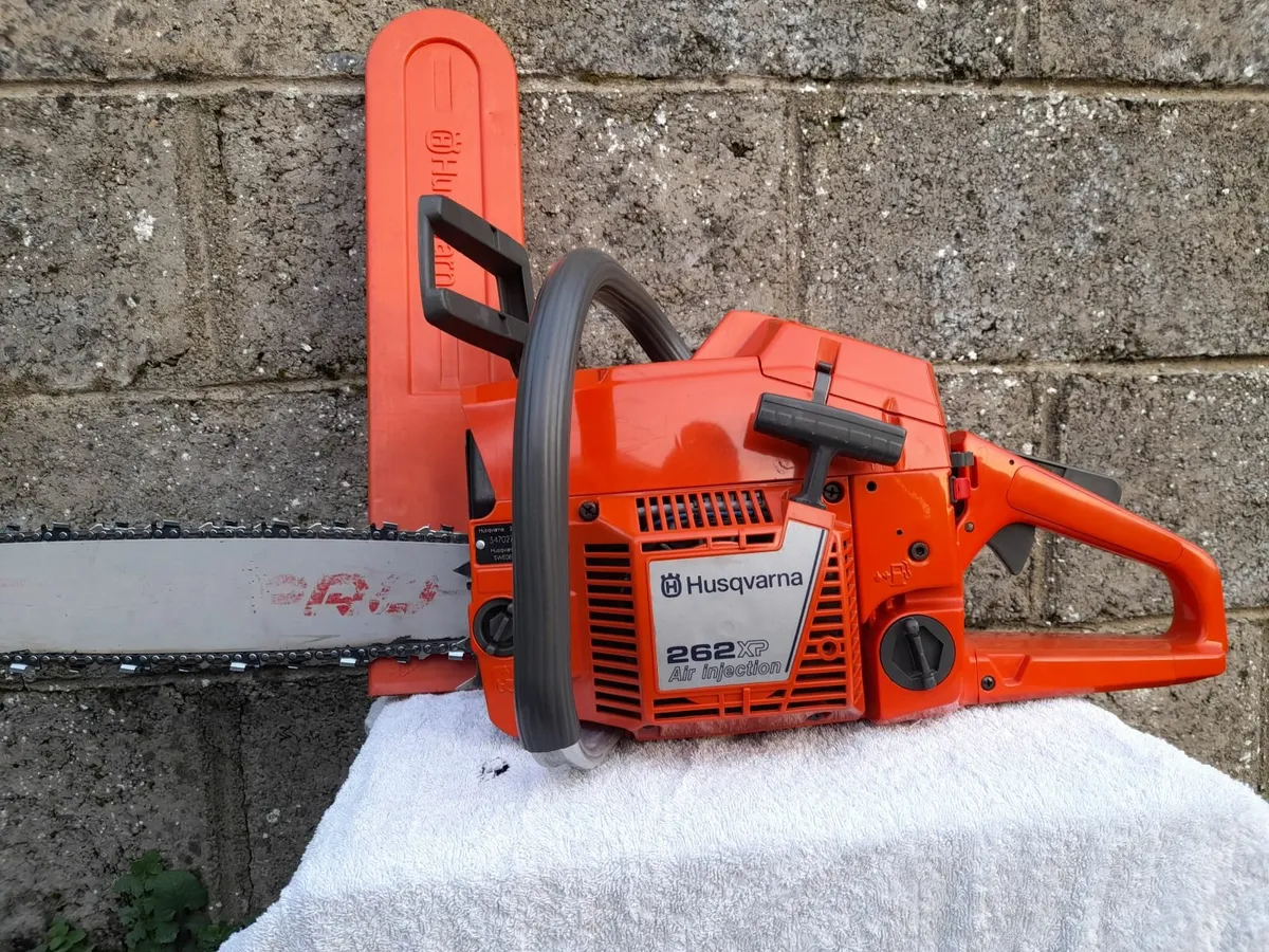 Selling Chainsaw - Image 1