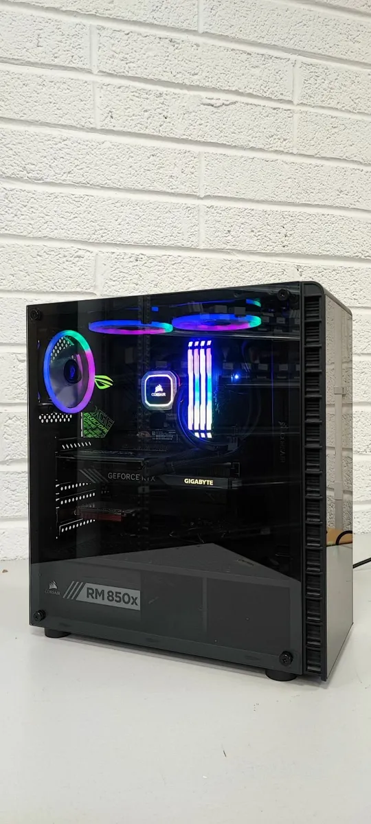 High-Performance Gaming PC with New Graphics Card - Image 1