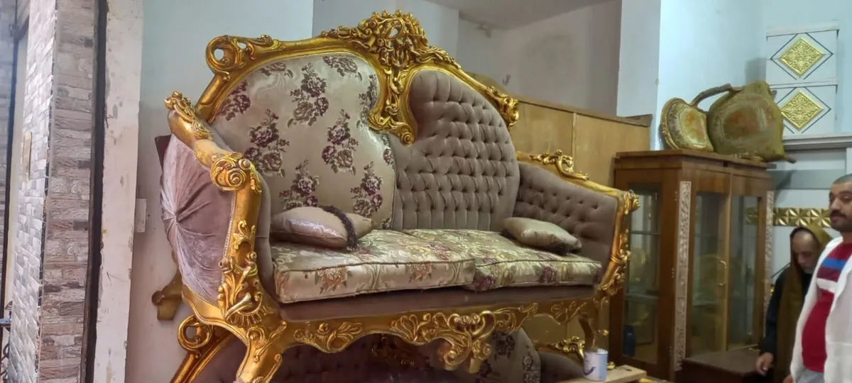 Salon sets ... accepting deposits ... Renaissance - Image 2
