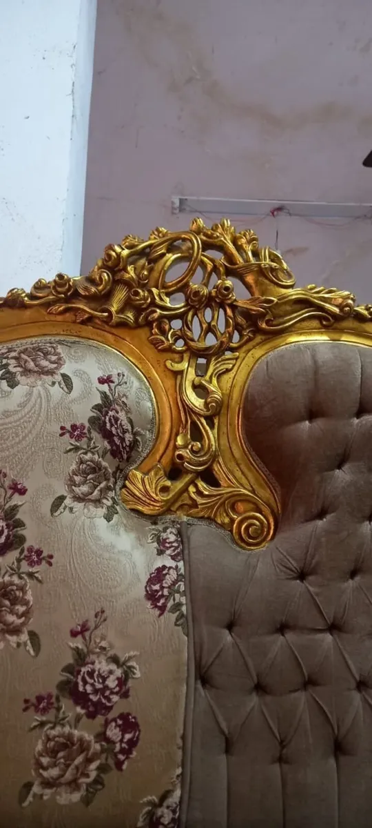 Salon sets ... accepting deposits ... Renaissance - Image 4