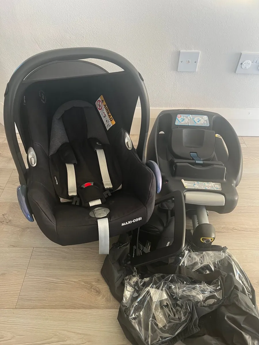 Maxi Cosi Cabriofix Car Seat and Base for sale in Co. Kerry for