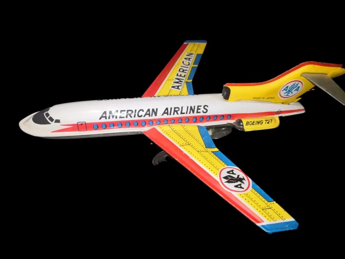 American Airlines tintoy model plane