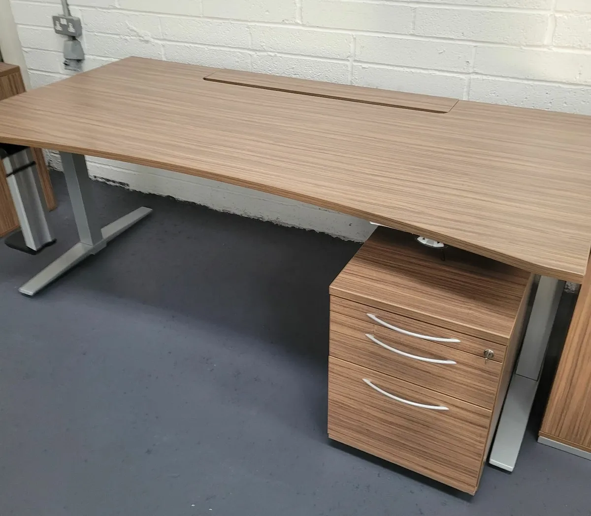 Electric Adjustable Height Desks/Stools - Image 4