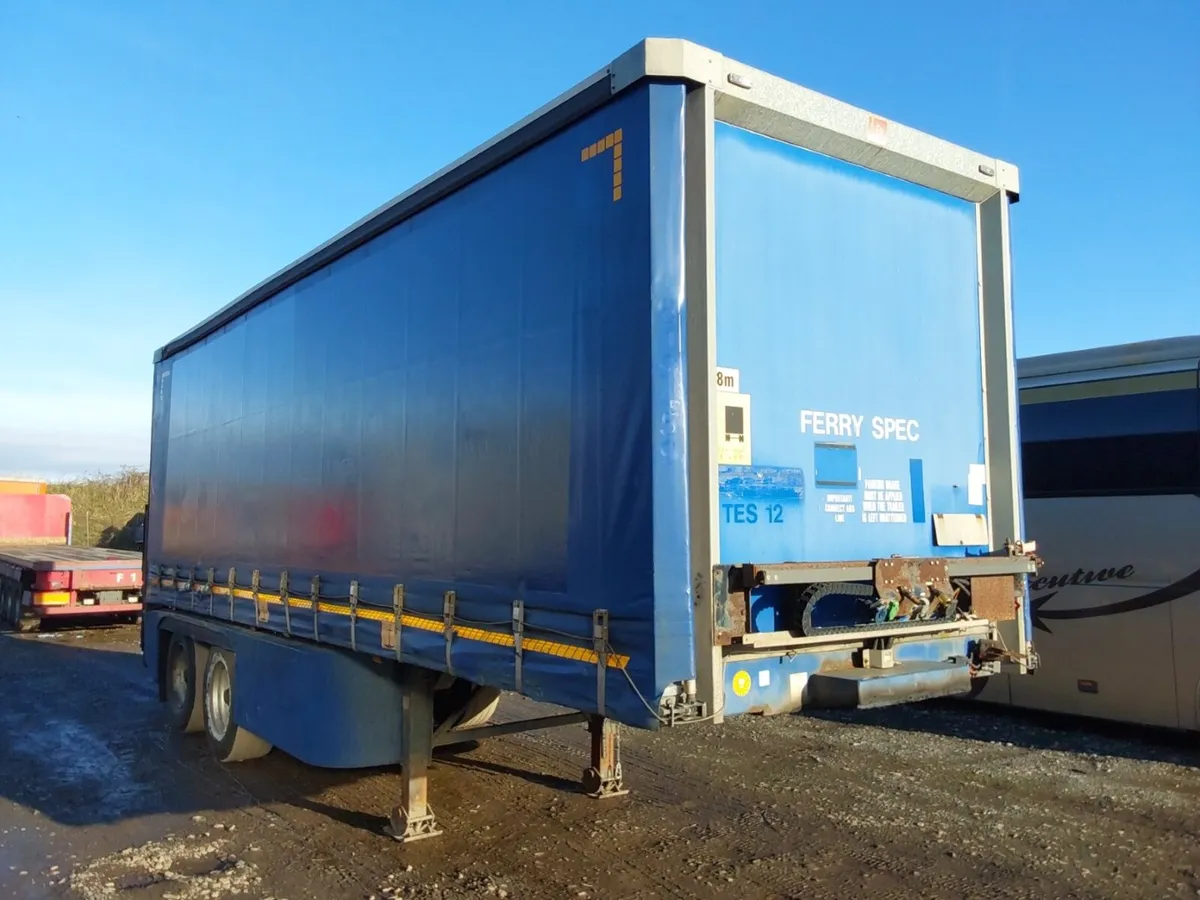 2012 SDC 27 foot Curtainside trailer - Image 1