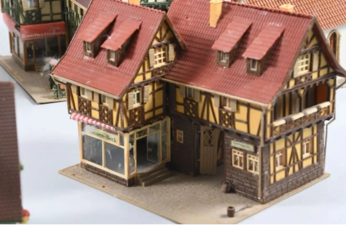 Bundle of handmade model houses - Image 2