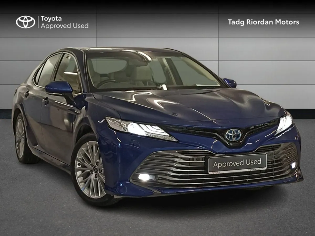 Toyota Camry Hybrid Platinum 4DR Auto