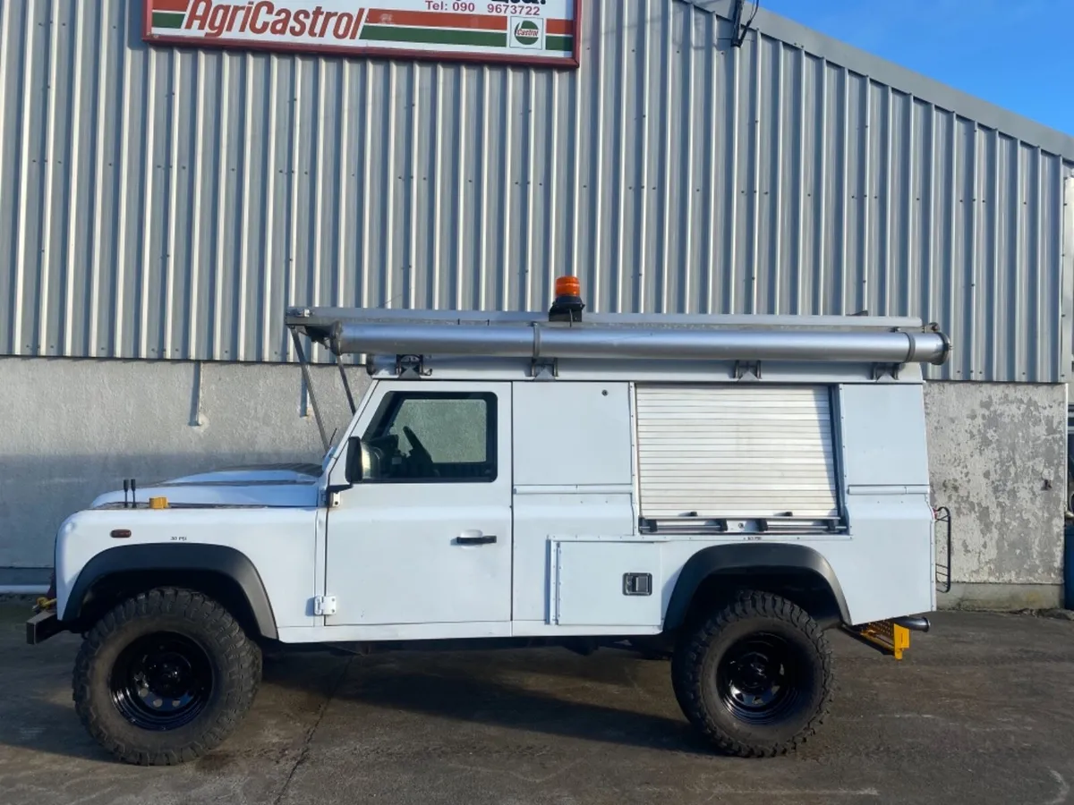 Land Rover defender and - Image 2