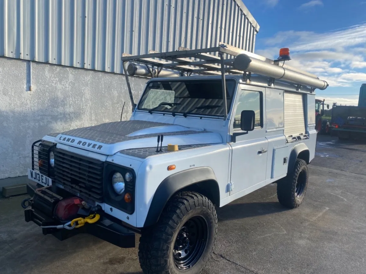 Land Rover defender and - Image 4