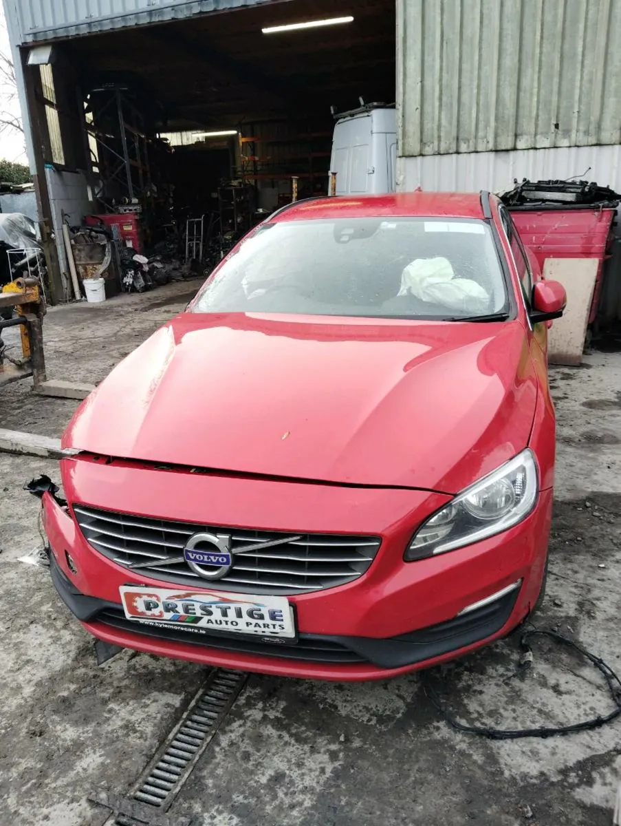 Breaking Volvo v60 d4 2016 2.0d - Image 1