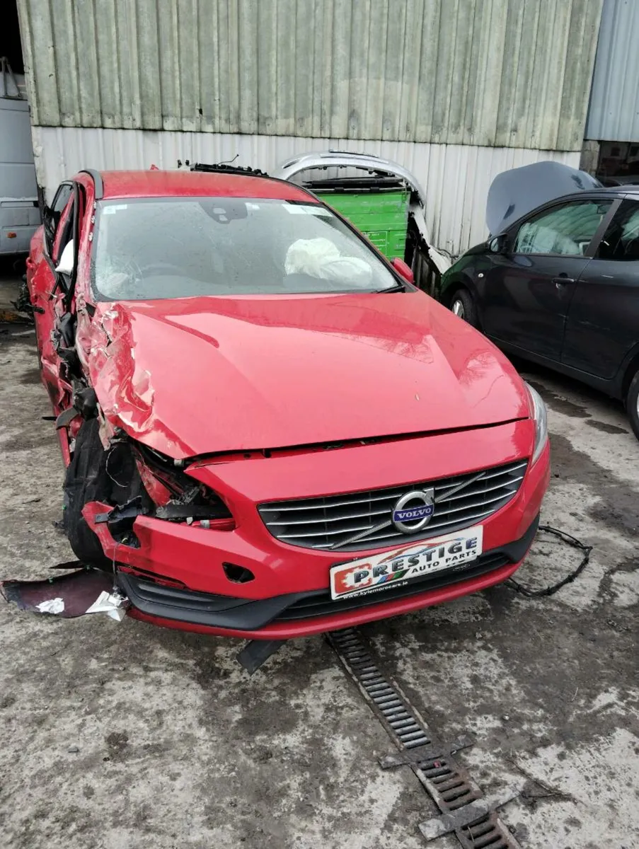 Breaking Volvo v60 d4 2016 2.0d - Image 2
