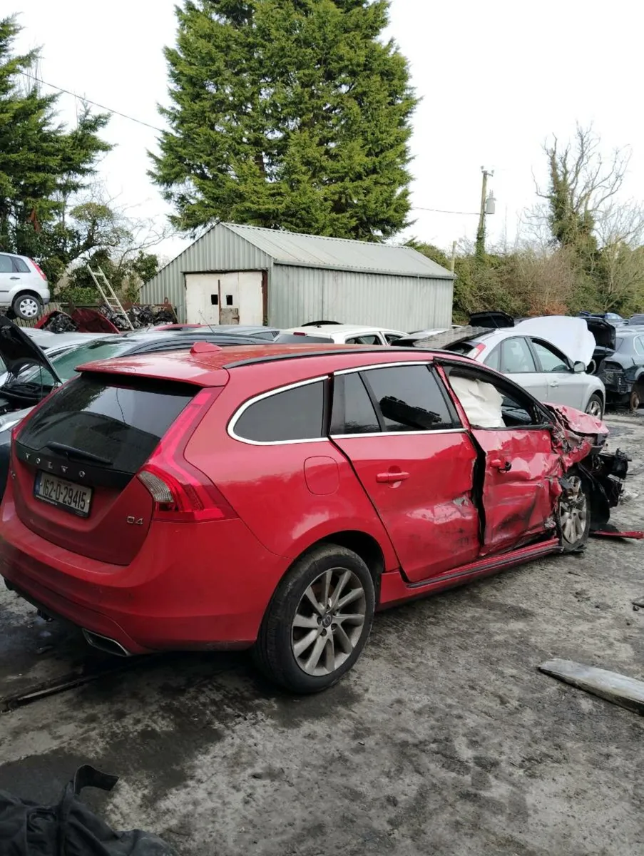 Breaking Volvo v60 d4 2016 2.0d - Image 3