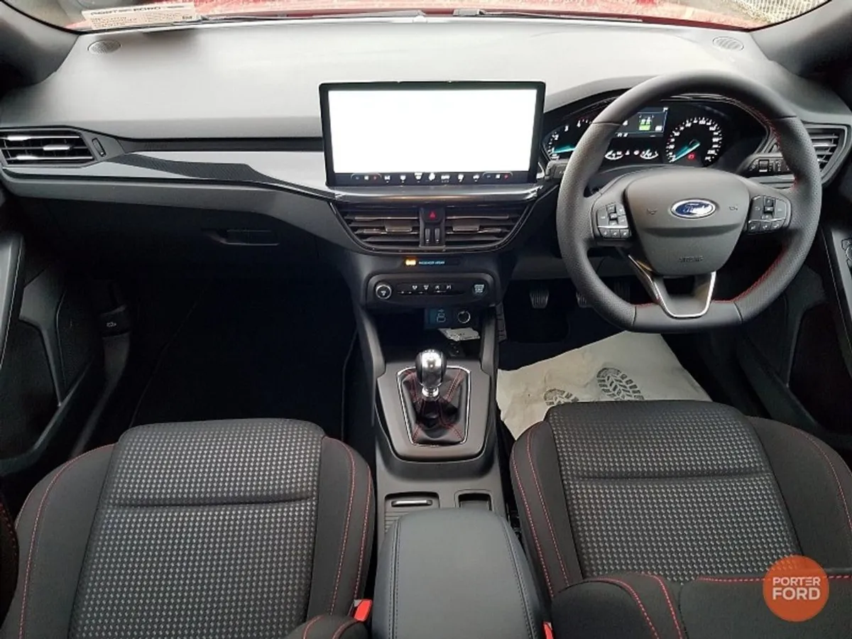 Ford Focus ST Line 1.0 Ecoboost 125PS - Image 2