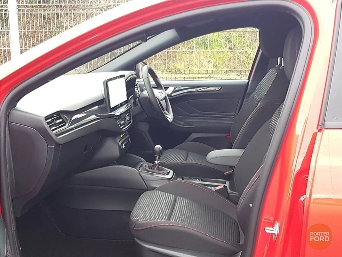 Ford Focus ST Line 1.0 Ecoboost 125PS - Image 4