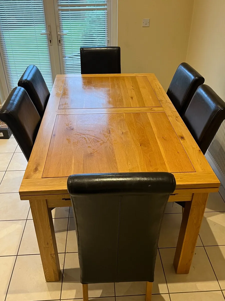 Kitchen table and chairs - Image 1