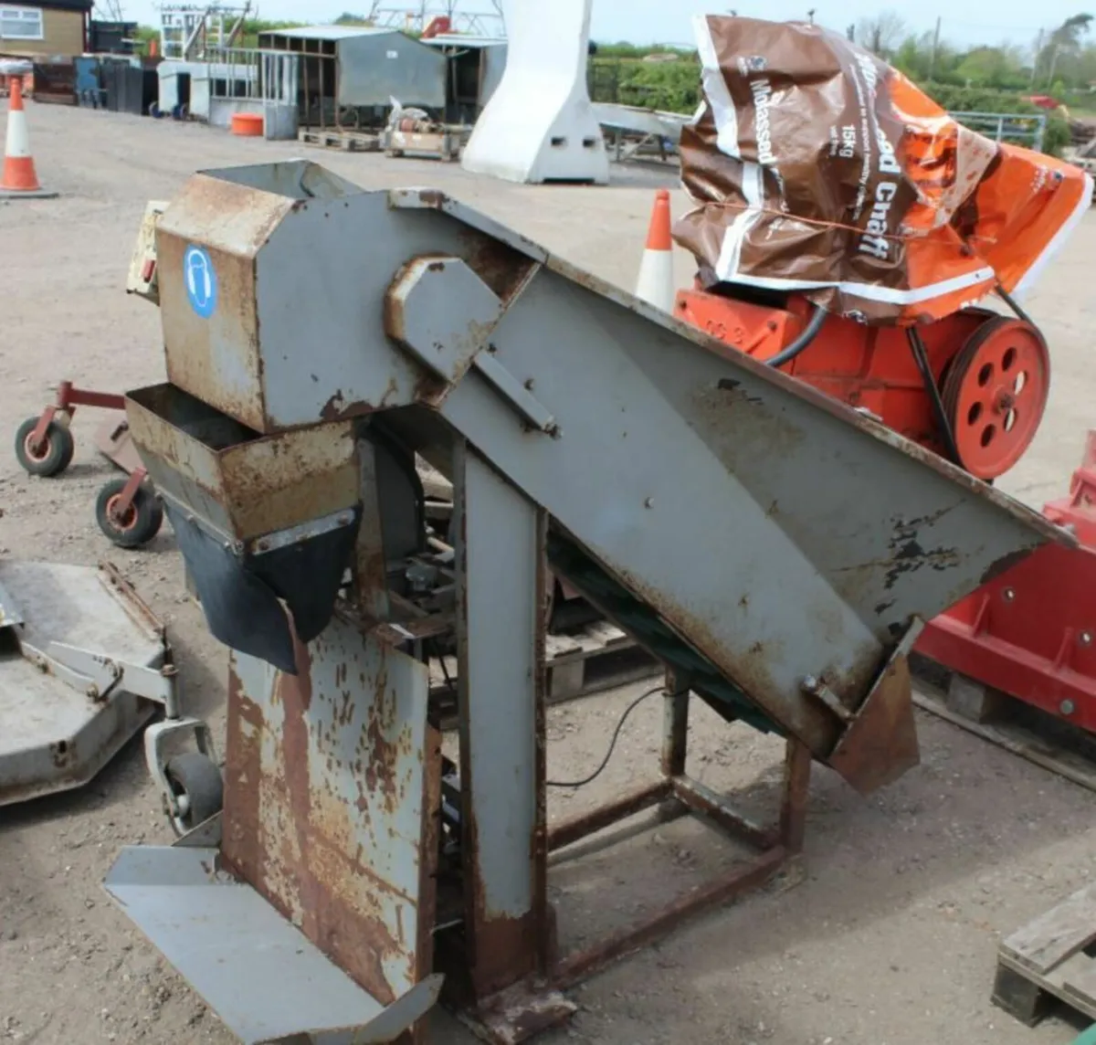 3 phase roller mill with elevator.