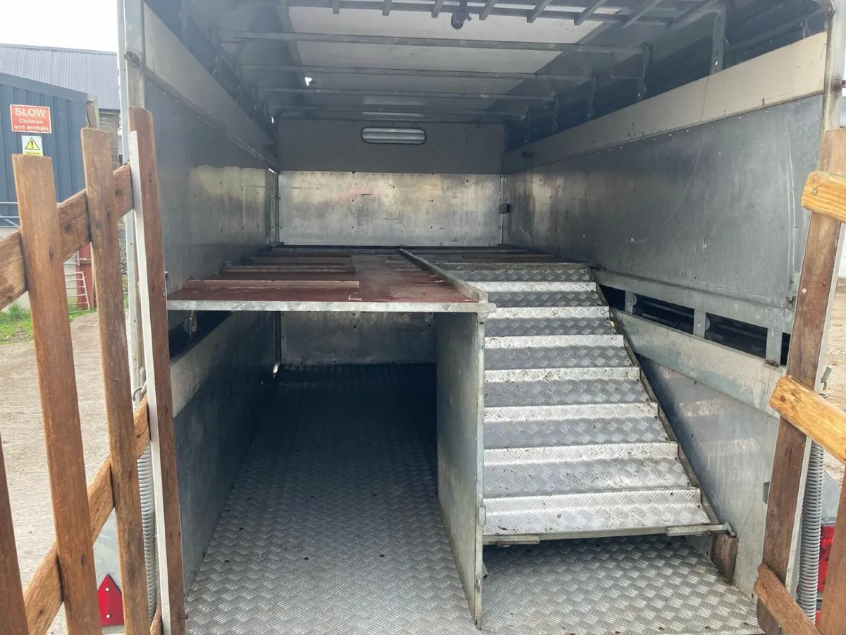 12ft bateson stock trailer. Very good tyres. Good - Image 3