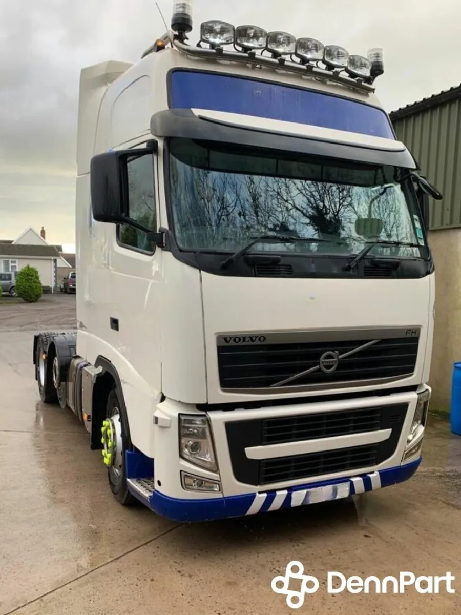 2013 Volvo FH13 6x2T For Breaking