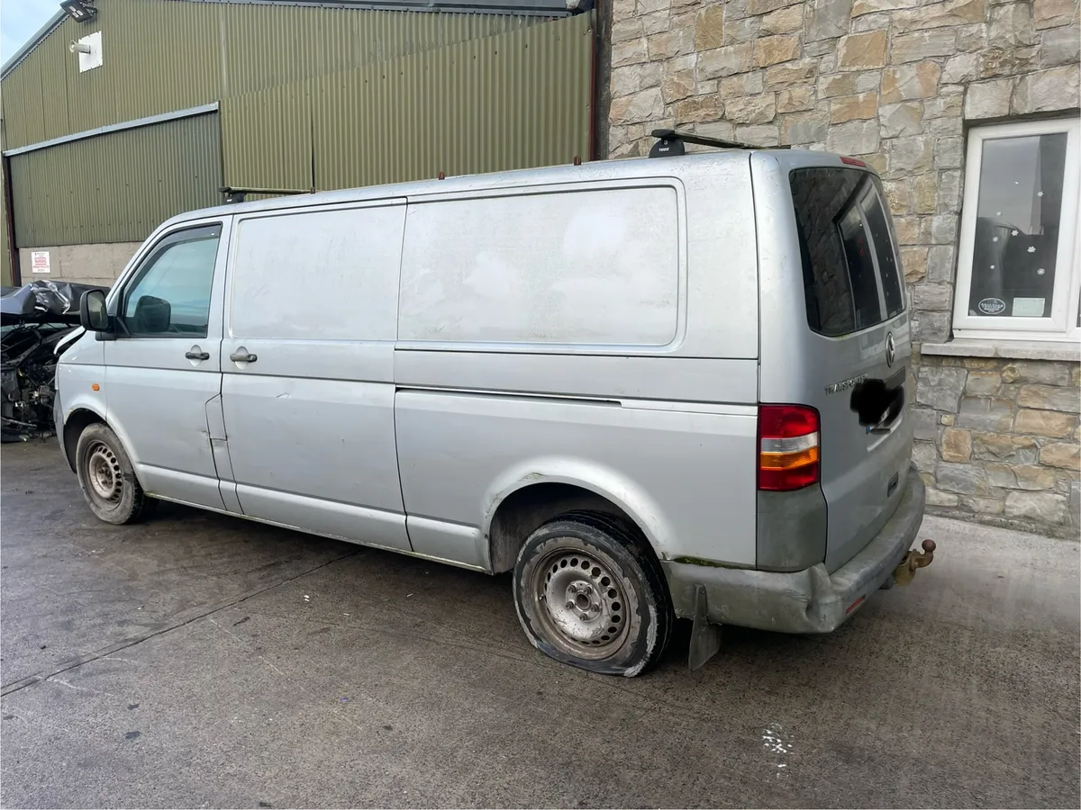 2007 vw transporter 2.5 tdi for dismantling - Image 2