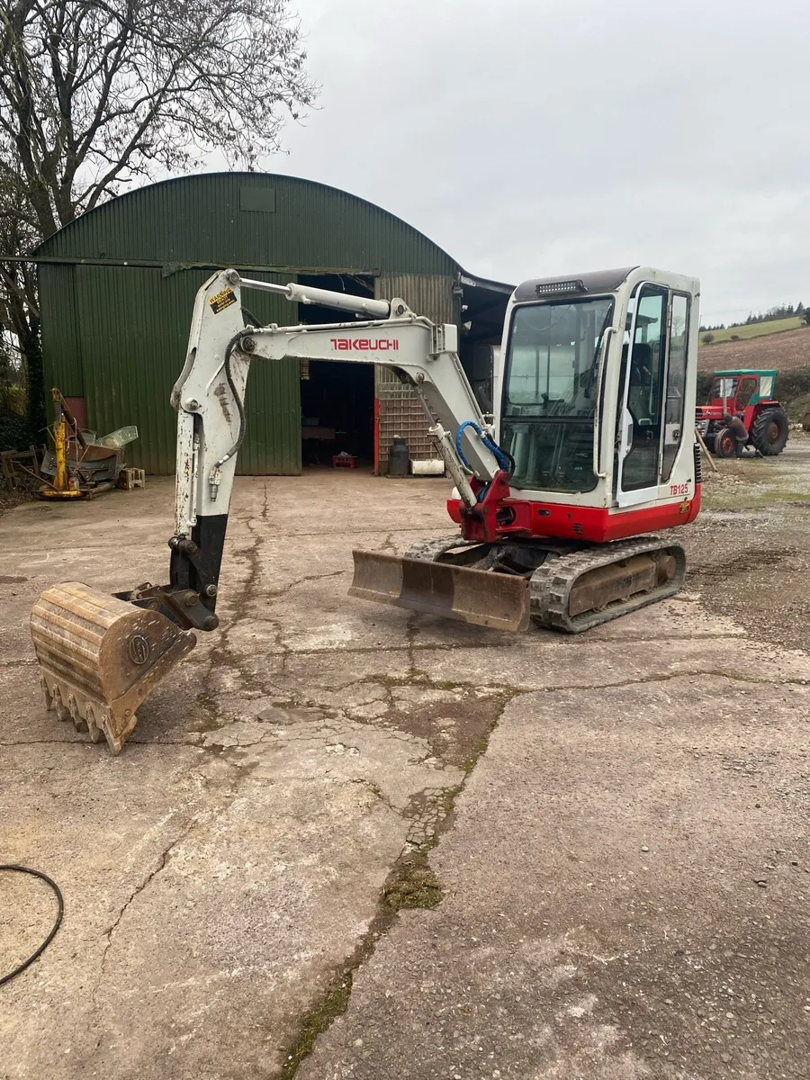 Takeuchi 3 tonne mini digger - Image 1