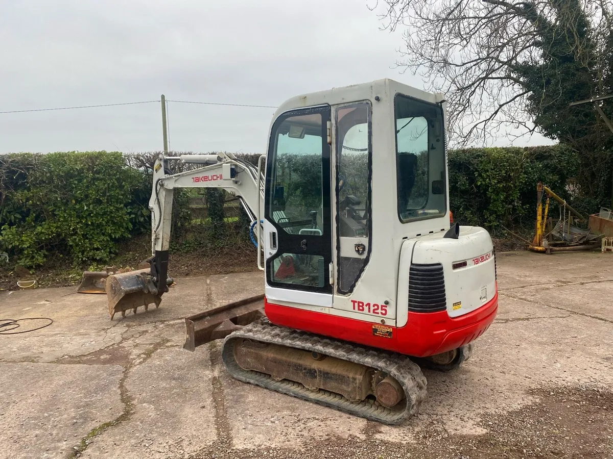 Takeuchi 3 tonne mini digger - Image 3