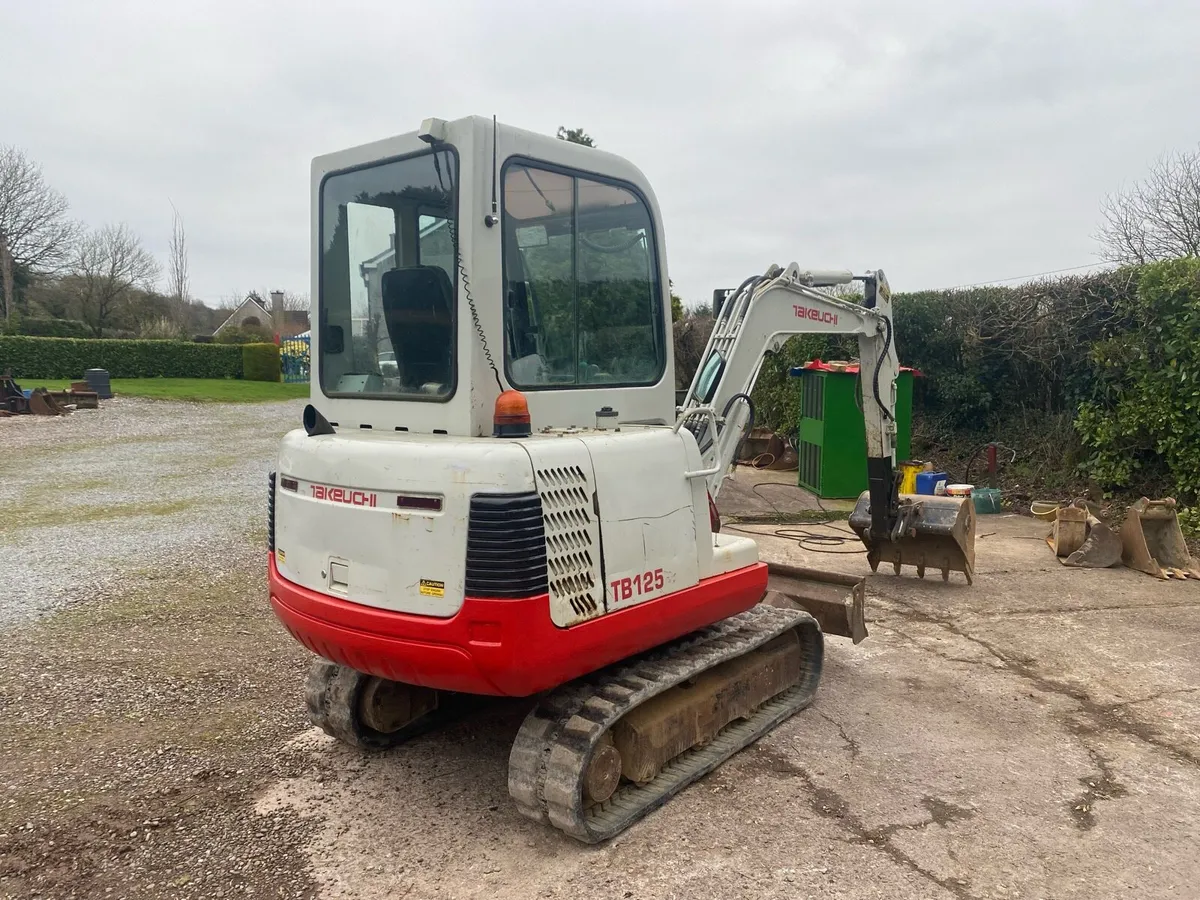 Takeuchi 3 tonne mini digger - Image 4