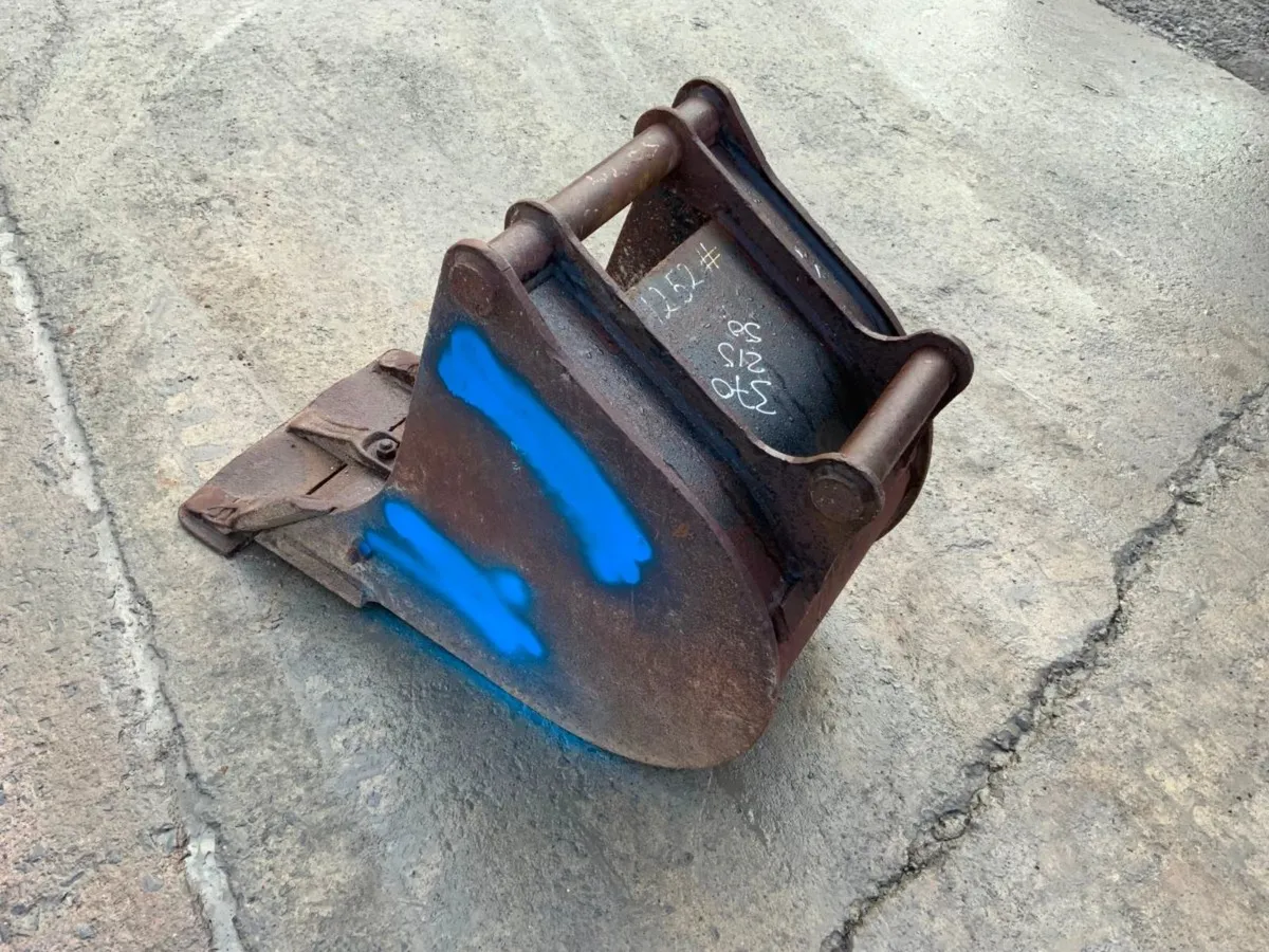 18" DIGGING BUCKET......50mm PINS.......1252. - Image 3