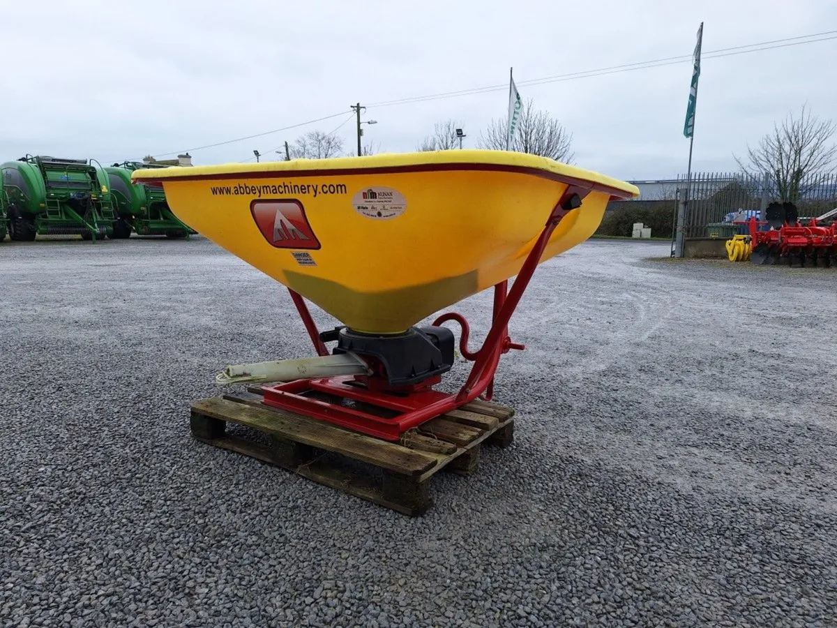 ABBEY PA 700 WAGTAIL FERTILISER SPREADER. - Image 1