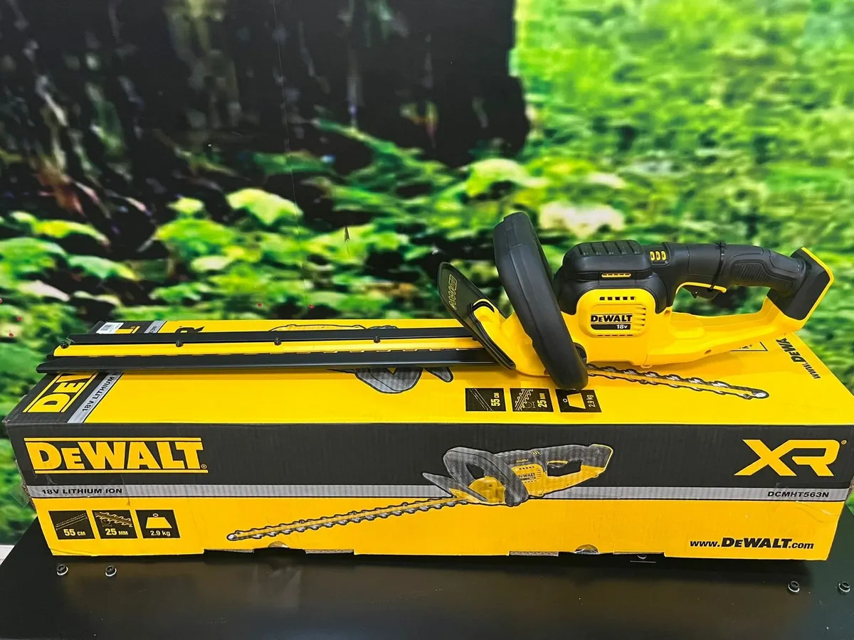 Dewalt 18v 55cm/25mm Hedge Trimmer - Image 4