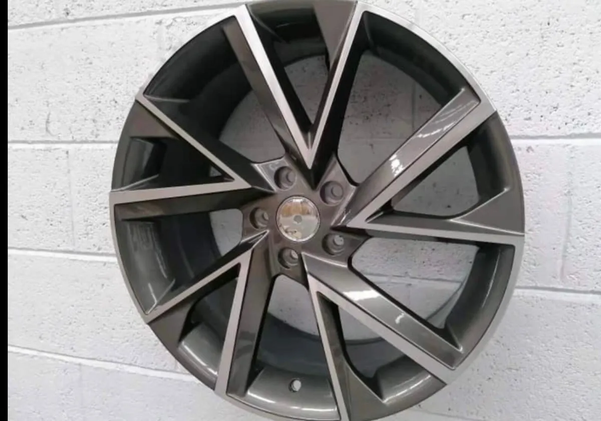 18” Skoda vega alloys 5x112 grey / polished