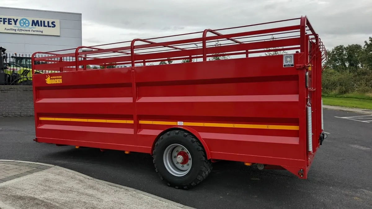 New Bracken 18ft Livestock trailers in stock - Image 4