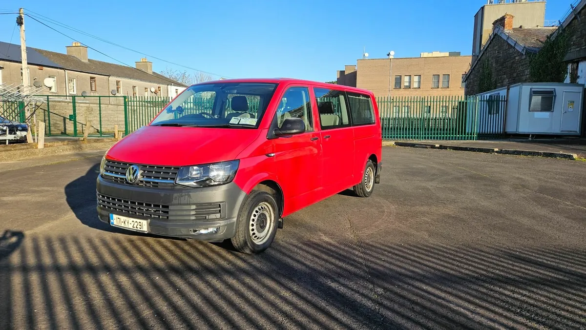 Volkswagen Transporter 2017 9-Seater