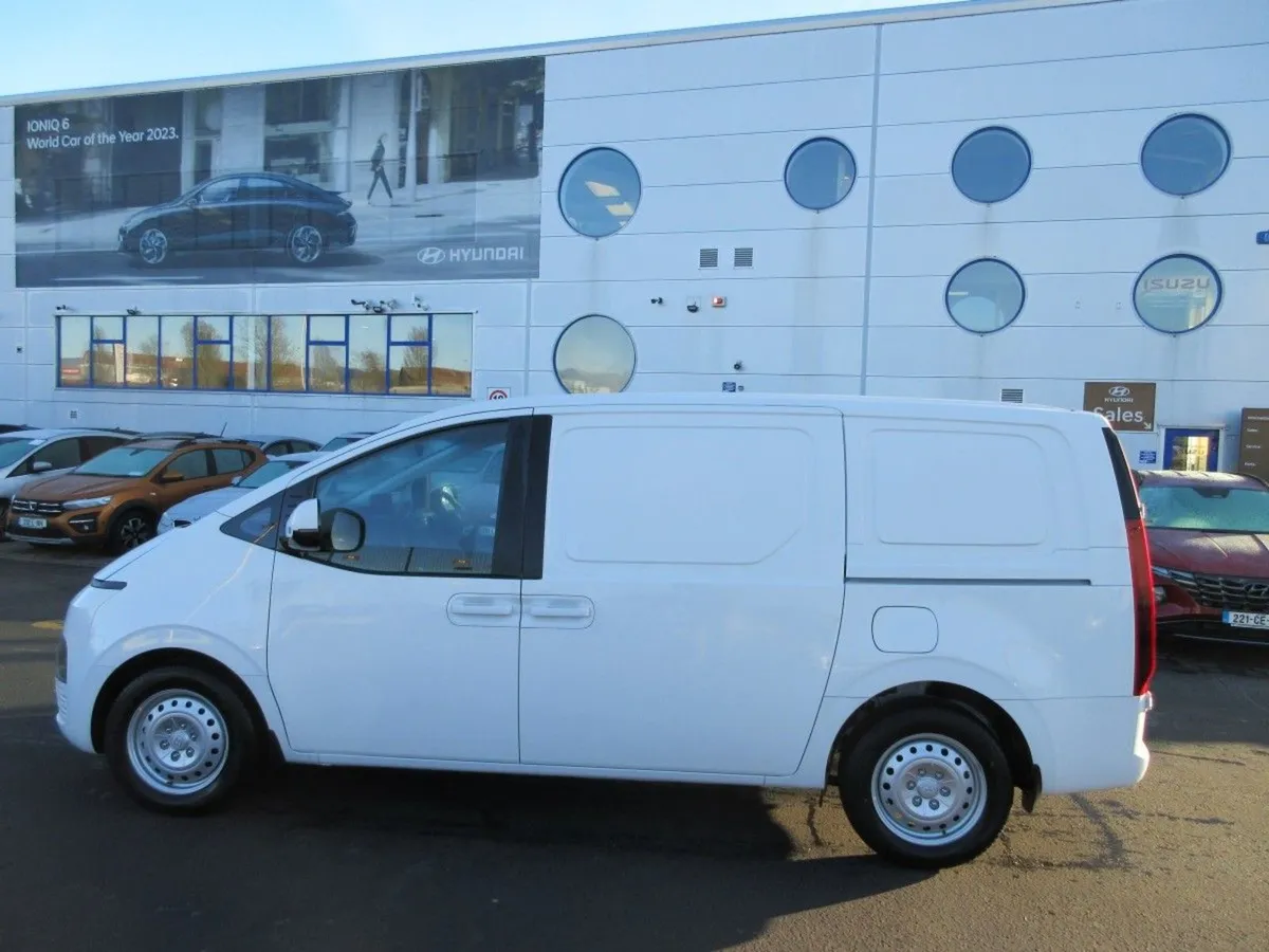 Hyundai Staria VAN - Image 2