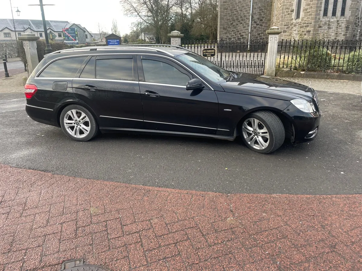 MERCEDES E220 ESTATE NCT 10/25 - Image 2