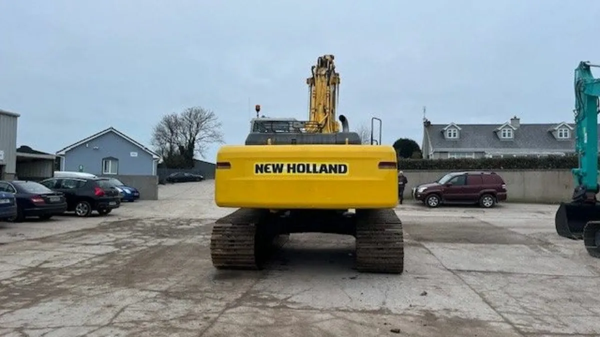 2005 NEW HOLLAND E335 - Image 2