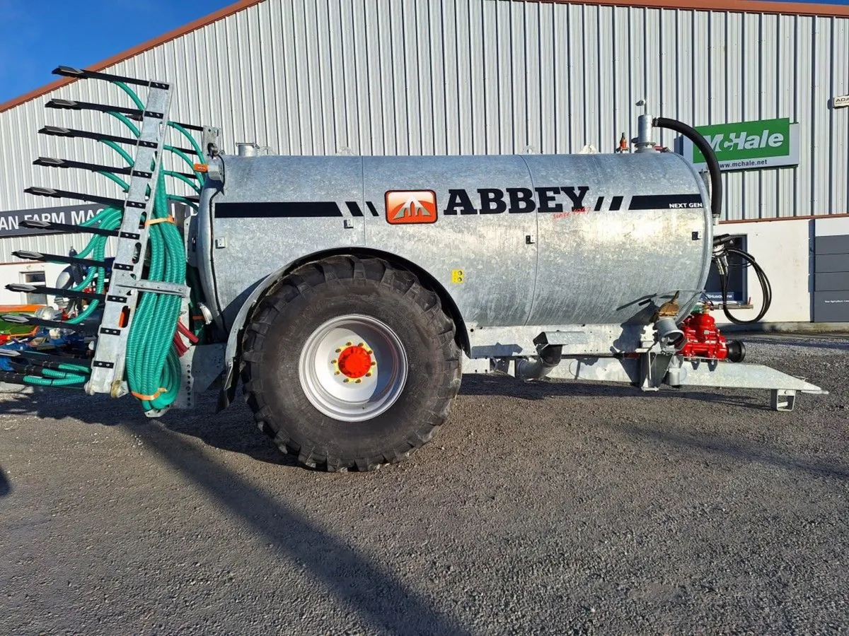 NEW ABBEY 2500 TANK PLUS TRAILING SHOE - Image 1