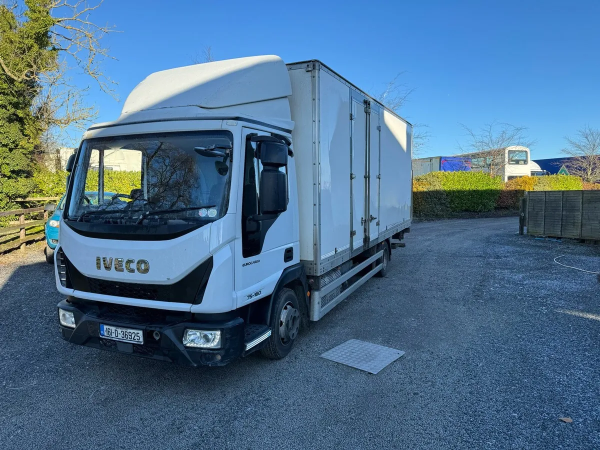Iveco 7.5 ton box with tail lift