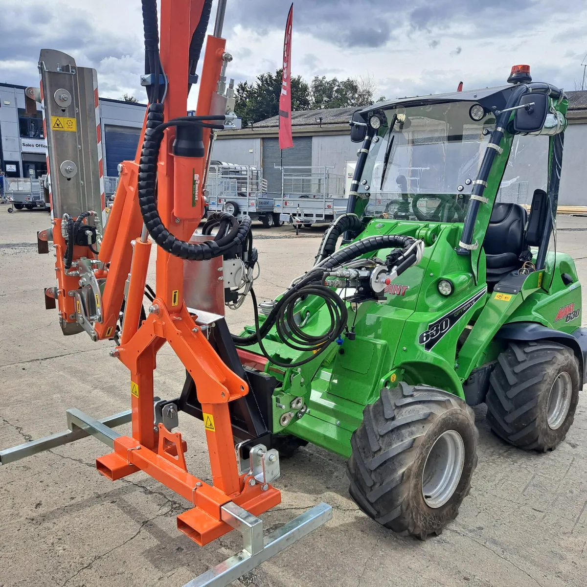 Rinieri Rotary Hedge Trimmer for Avant loader - Image 3