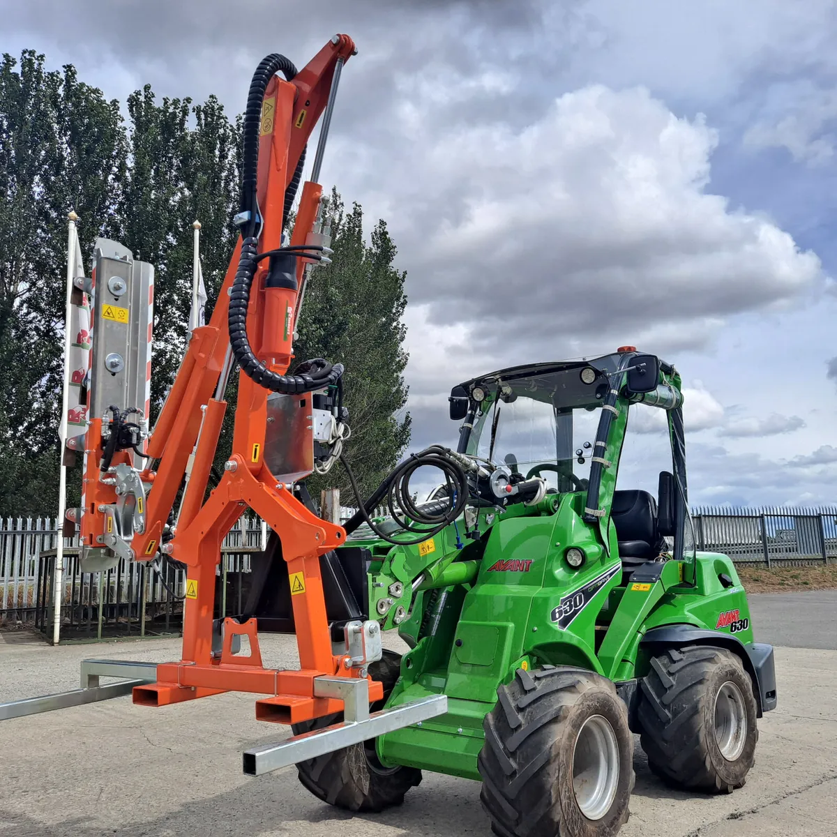 Rinieri Rotary Hedge Trimmer for Avant loader - Image 4