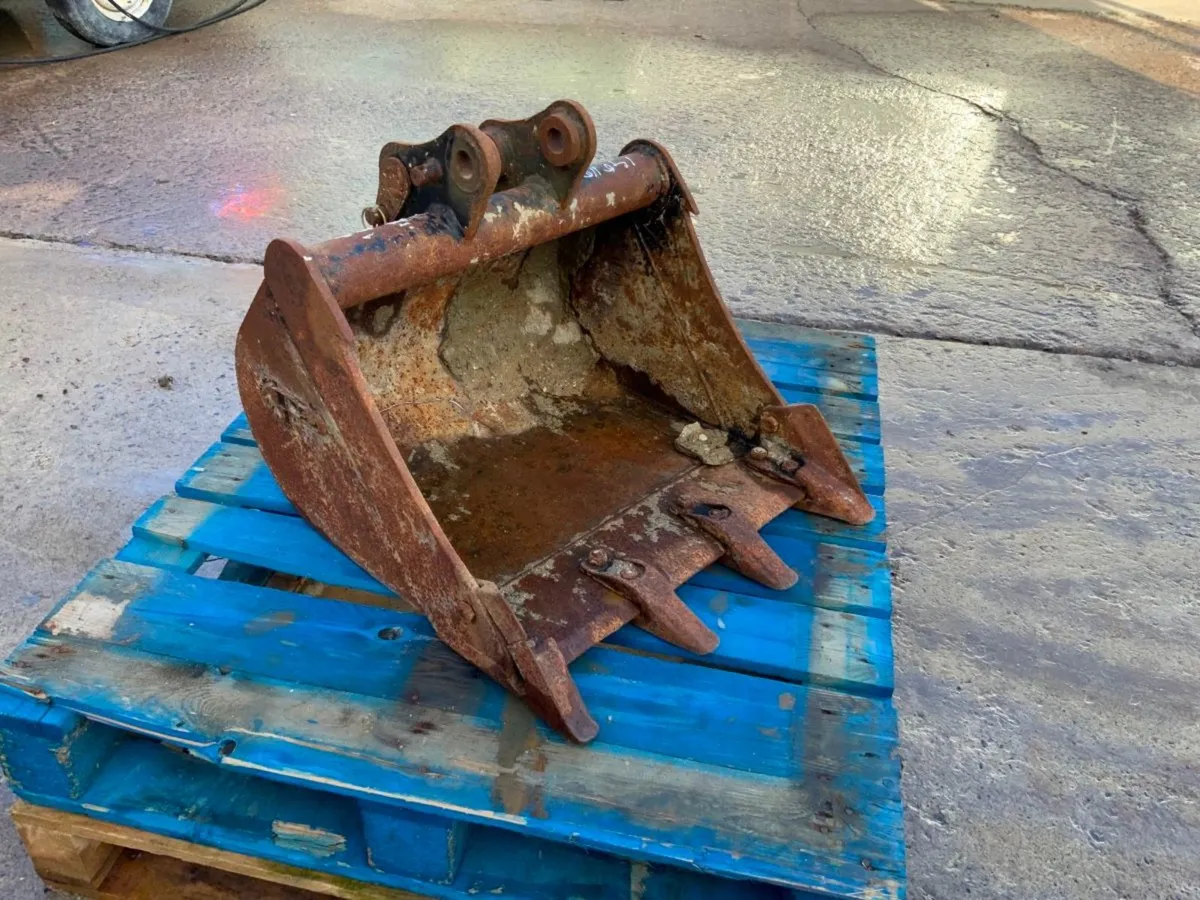 24" MINI DIGGER BUCKET....30mm PINS......32705. - Image 2