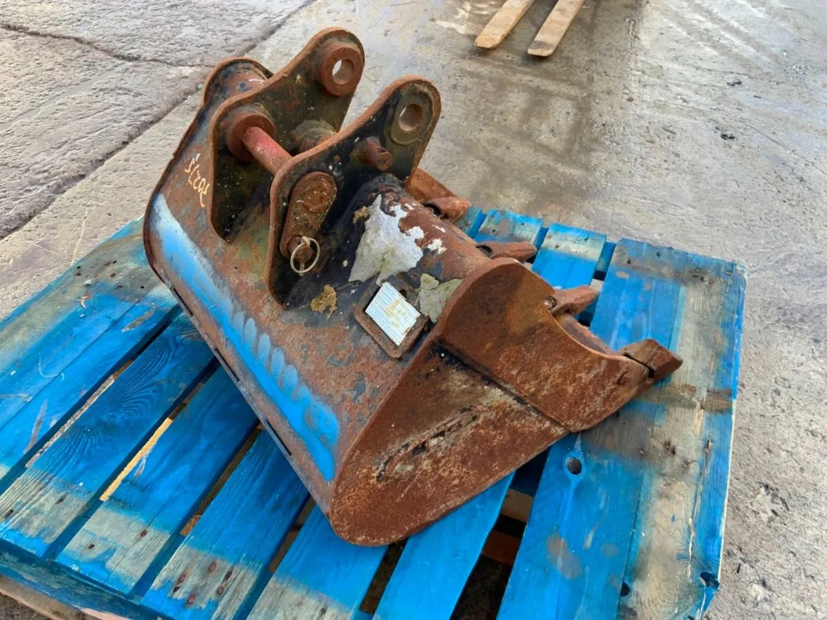 24" MINI DIGGER BUCKET....30mm PINS......32705. - Image 4